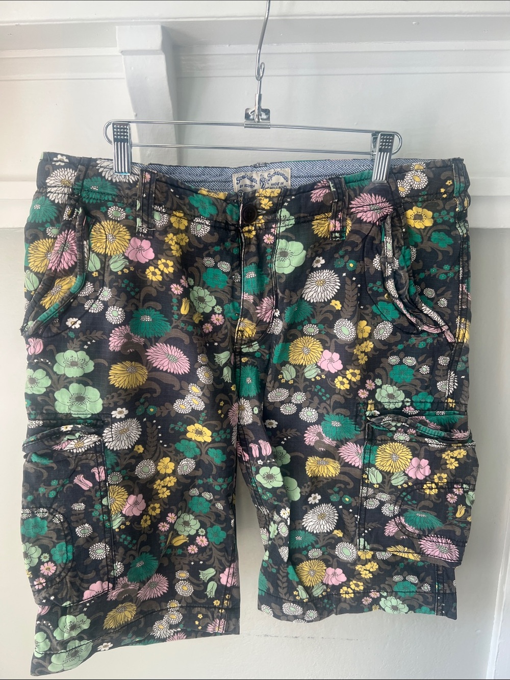 Menβs Scotch & Soda Floral Cargo Shorts